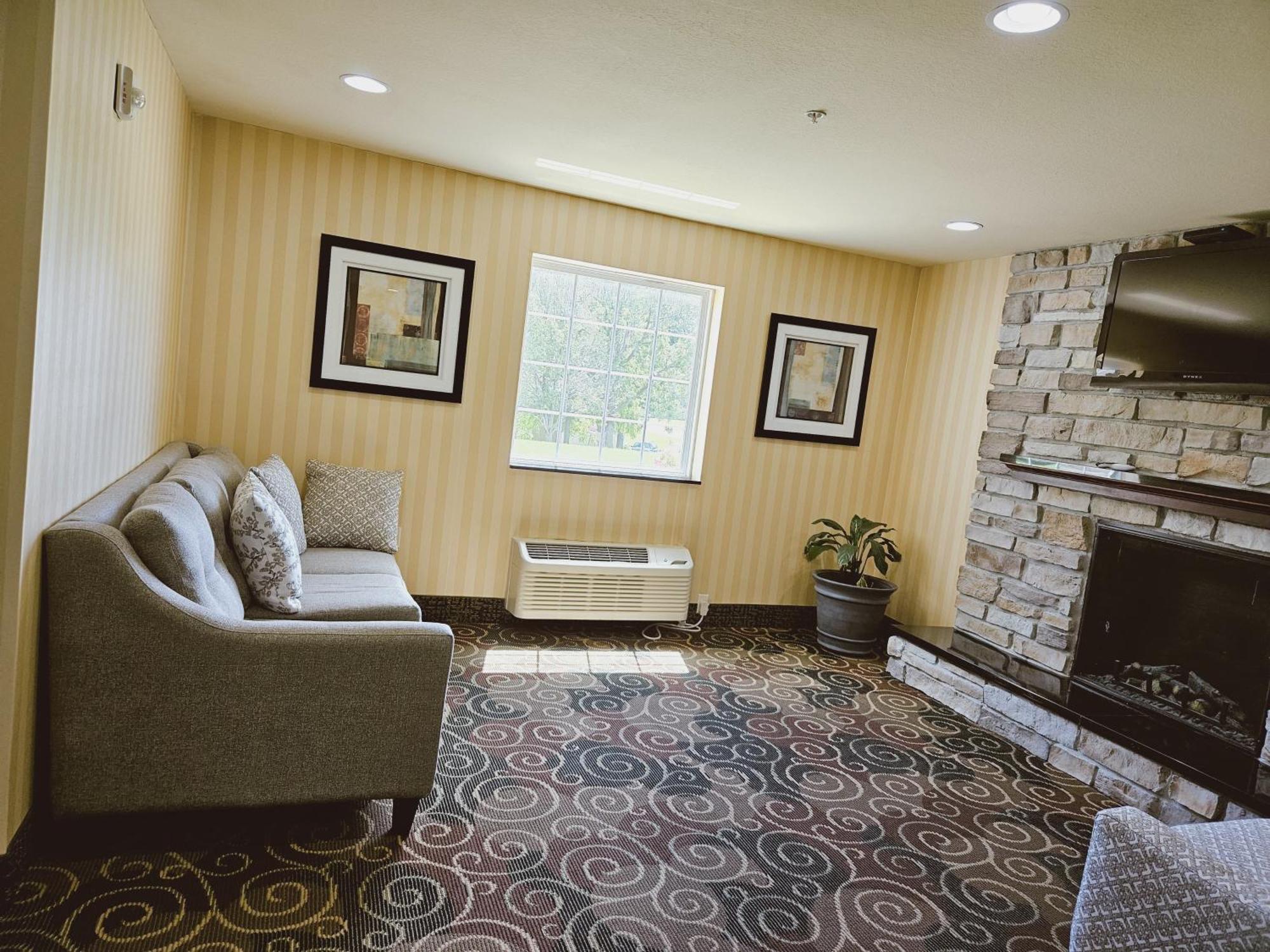 Cobblestone Inn & Suites - Bloomfield Dış mekan fotoğraf