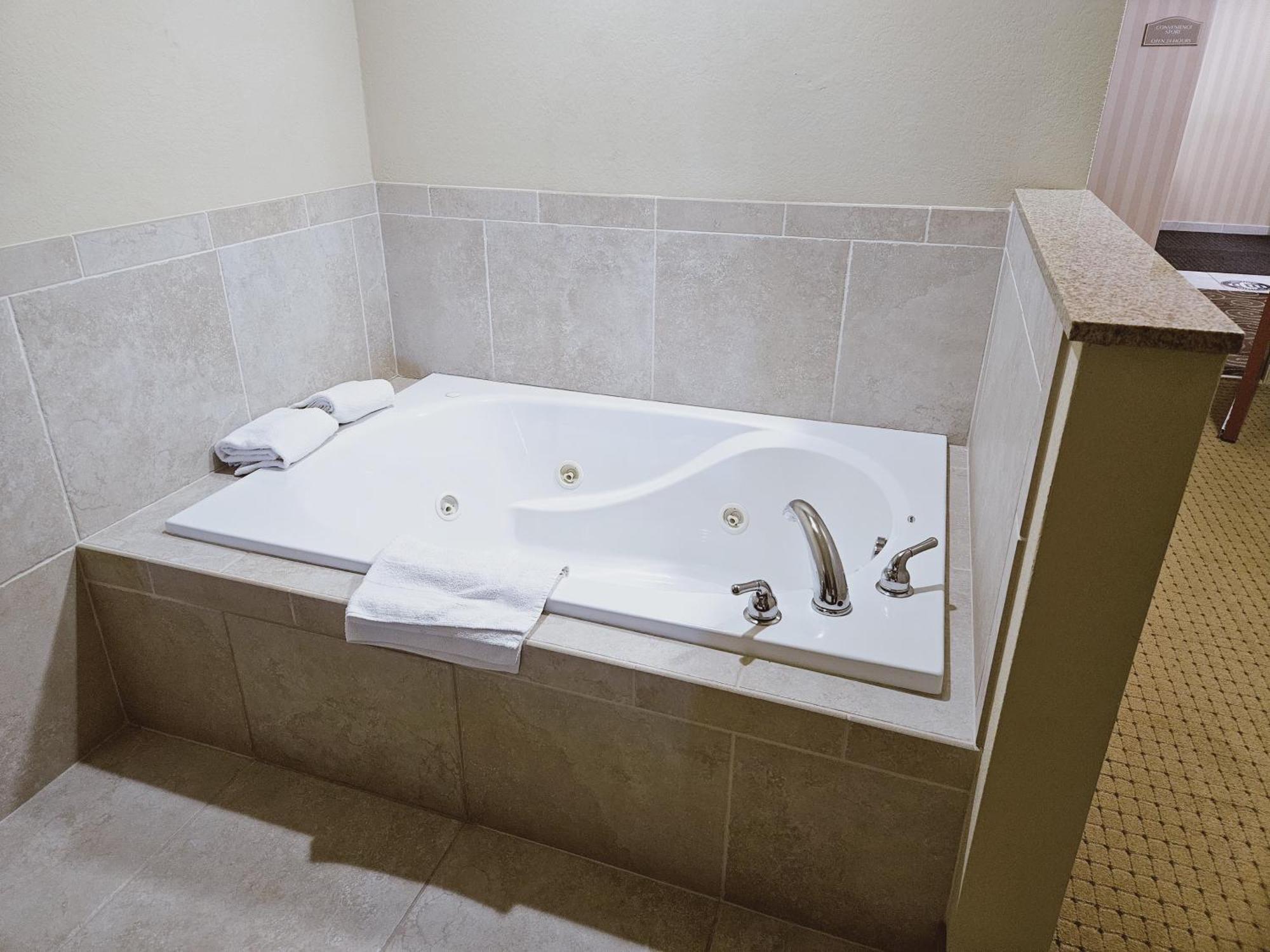 Cobblestone Inn & Suites - Bloomfield Dış mekan fotoğraf